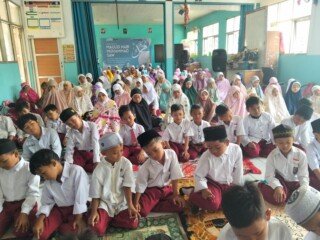 SD N Surakarya 03 Peringati Maulid Nabi Muhammad SAW 1448 H dengan Penuh Khidmat dan Kebersamaan